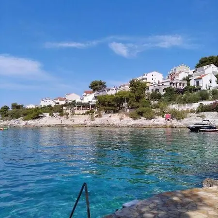 Ciovo Near The Sea شقة *