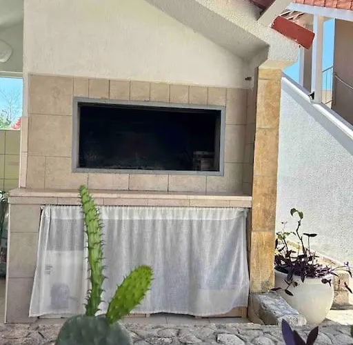 Apartament Ciovo Near The Sea In Okrug *